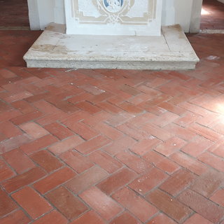 Restauro del pavimento di una chiesa